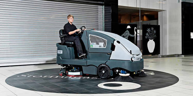 Lavadora de Pisos Combinada Varredeira Nilfisk CS7010