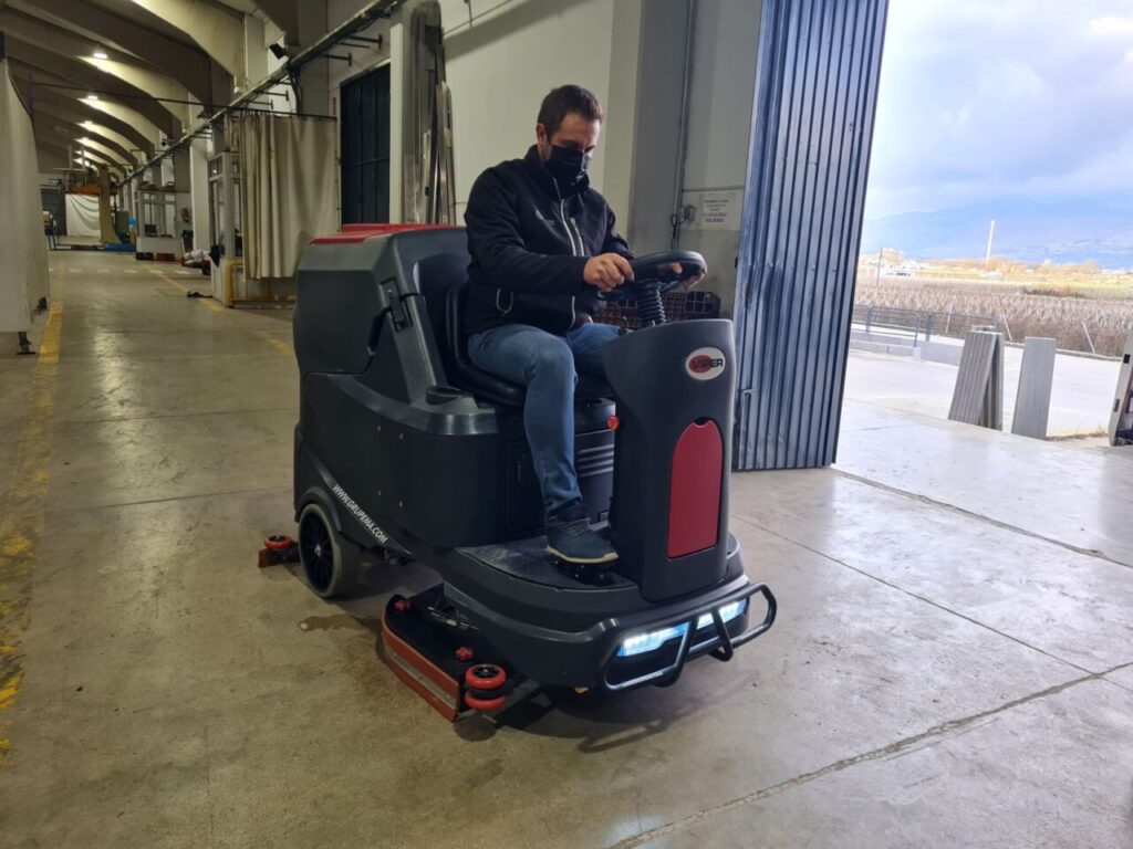 Lavadora de Pisos Tripulada Viper AS1050