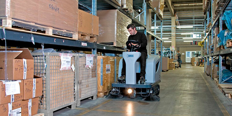 Varredeira de Pisos Tripulada Nilfisk Terra 4300