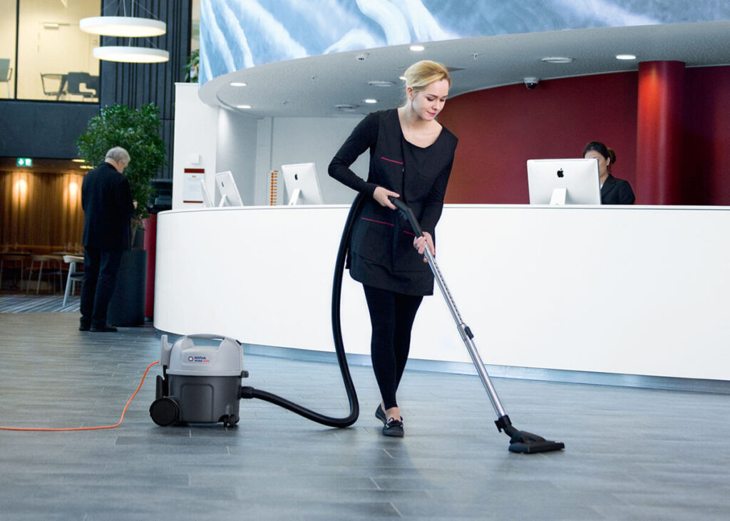 Aspirador de Pó Profissional Nilfisk VP300